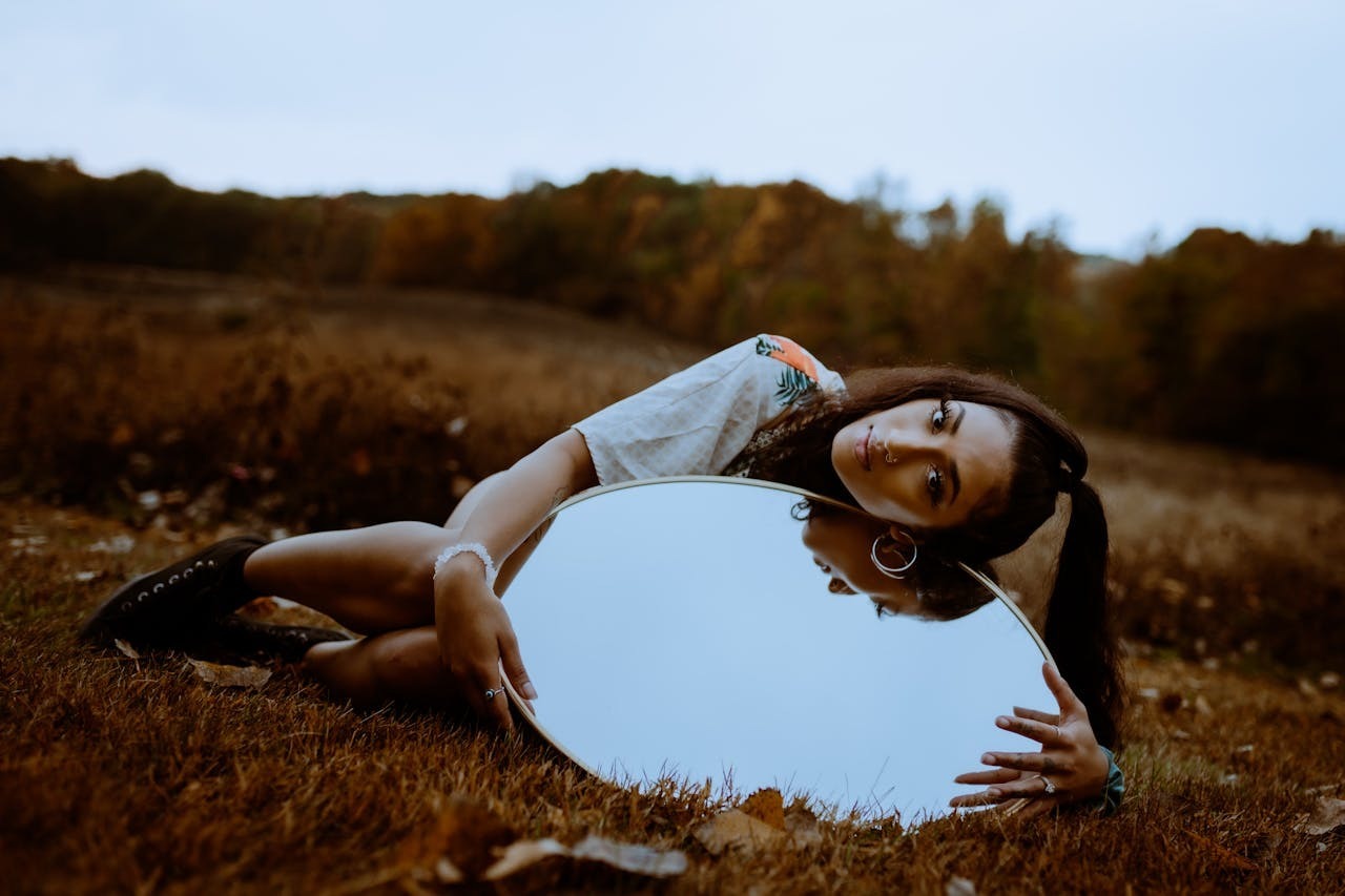 Почему поиск себя — это не про вдохновение, а про потерю иллюзий