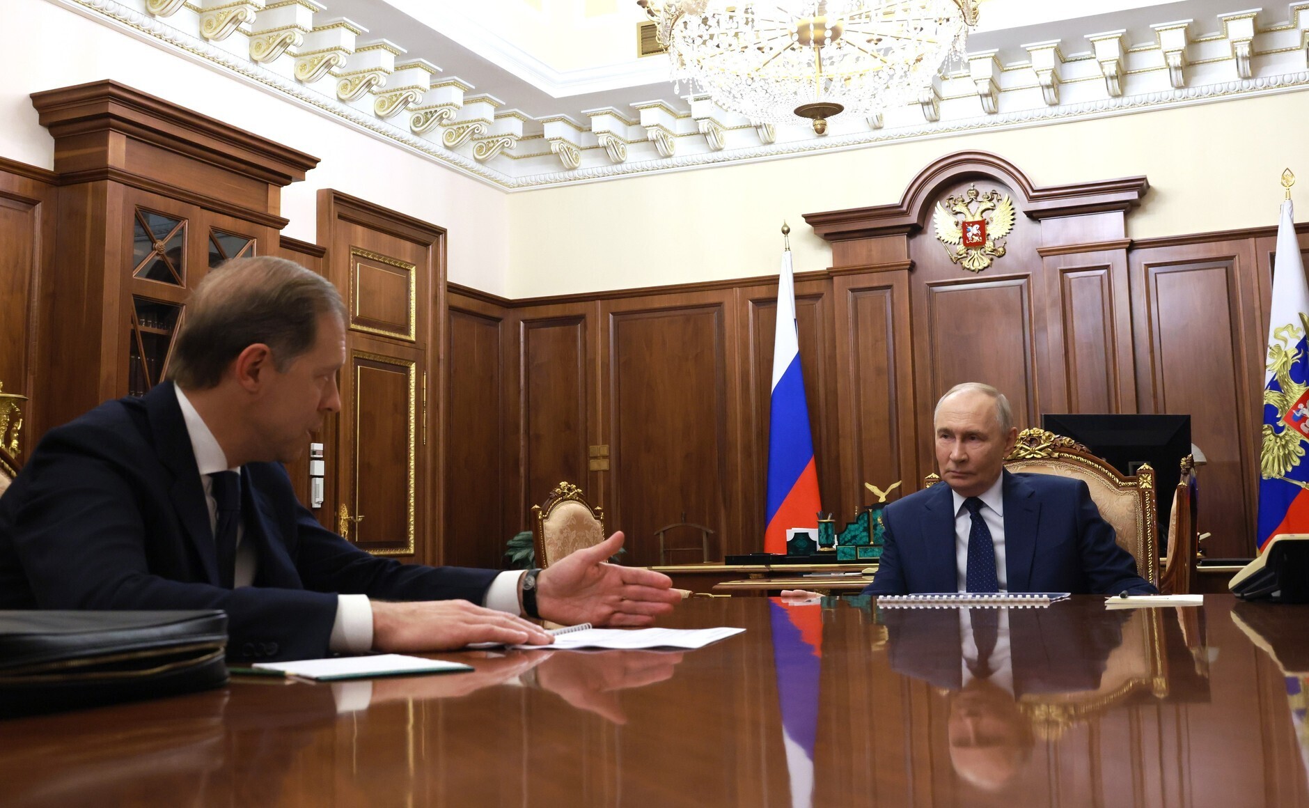 Диалог в стиле фанерного величия. Встреча Президента с Первым заместителем Председателя Правительства Денисом Мантуровым