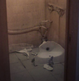 Иногда люди смеются на тем, что на самом деле совсем не смешно!