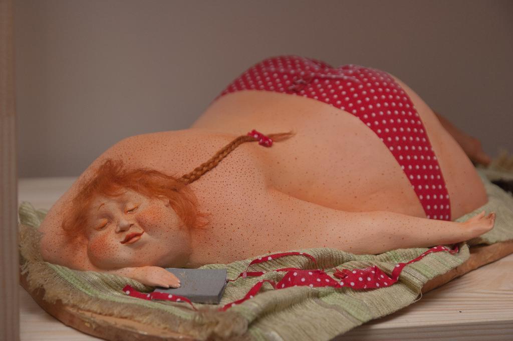 Женщины будьте к себе добрее, вы все красивые и все любимые, не надо быть к себе сильно строгими!