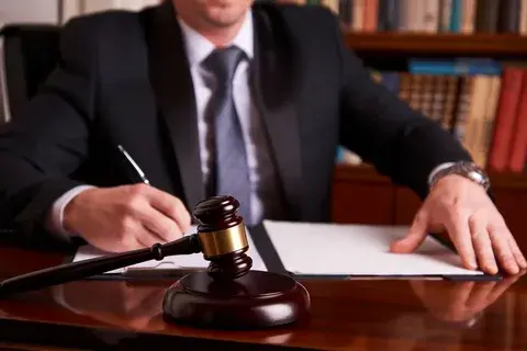 Стоит ли идти в суд без юриста в 2026 году?