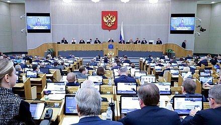 Боты: враги народа или помощники депутатов? В Госдуме решили запретить инструмент, которым вовсю пользуются.