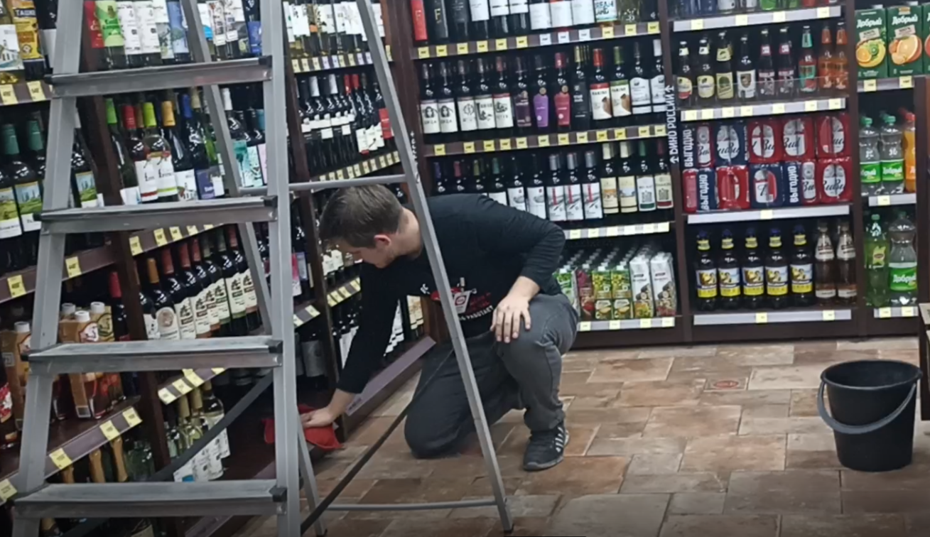 Уволился из Красное Белое