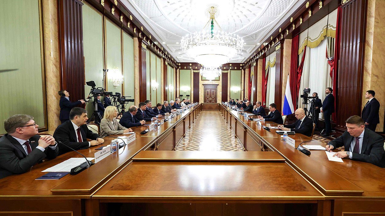 Фарс в белых воротничках:Состоялась встреча депутатов фракции «Единая Россия» с Михаилом Мишустиным