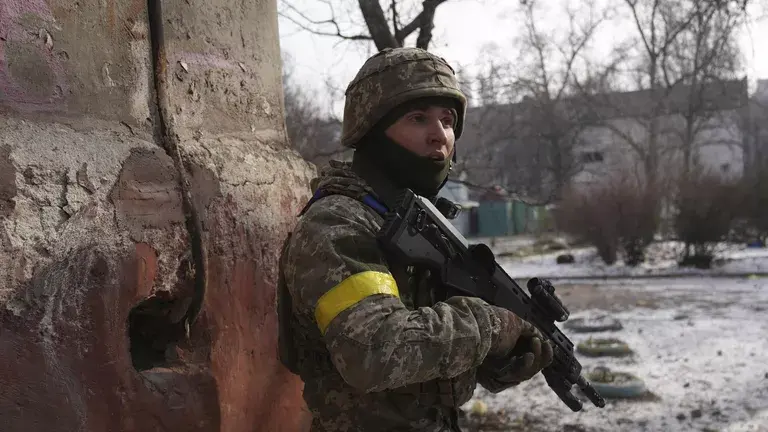 Пленный раскрыл шокирующие детали о том, как украинские власти насильно отправляют людей на войну.