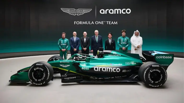Галерея: Aston Martin представляет первую ливрею эпохи Ньюи
