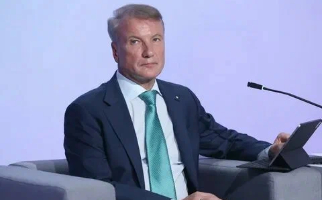 Греф плачет над нищетой чиновников. А народ просит посчитать, где эта нищета