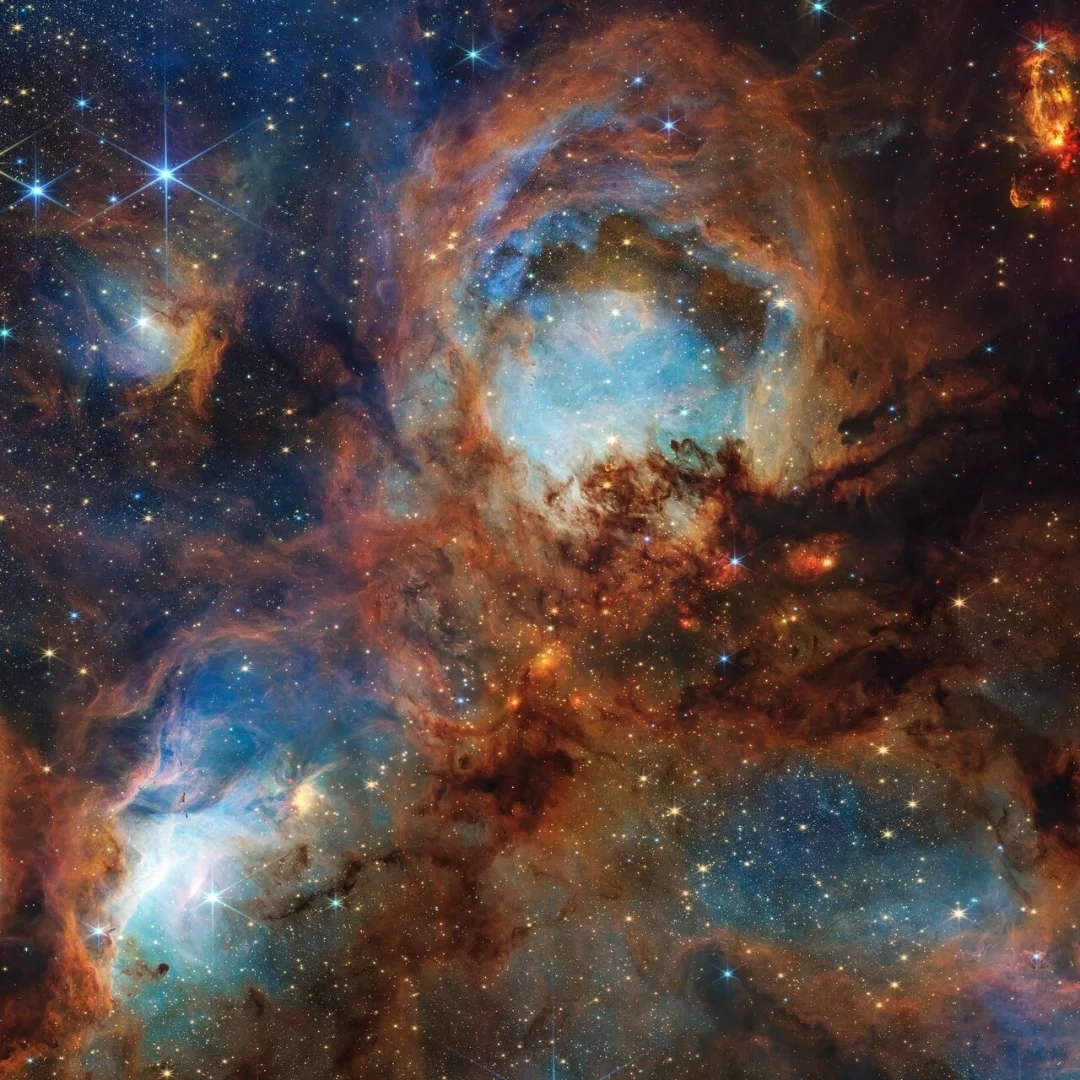 Телескопы Джеймса Уэбба NASA/ESA/CSA и Хаббла NASA/ESA запечатлели скорпиона на небе.