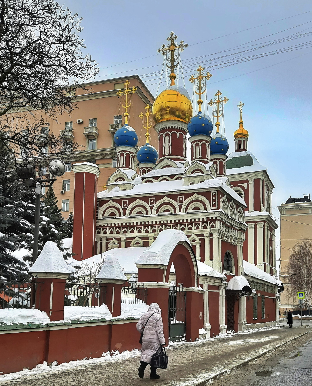 Чего только не услышишь и не увидишь на московской улице (занесённой снегом)
