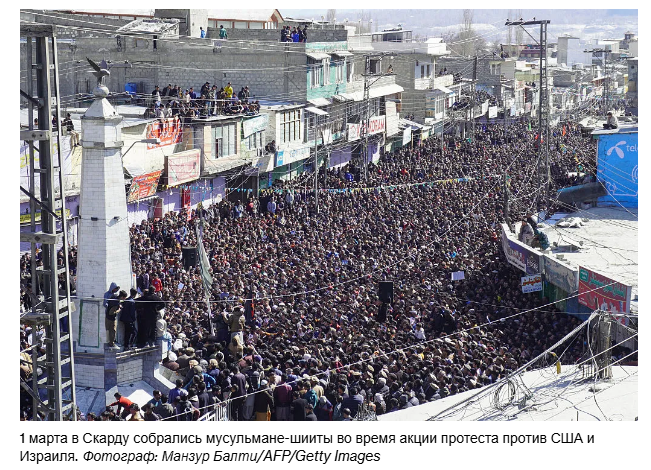 Девять человек погибли при попытке протестующих штурмовать консульство США в Пакистане.