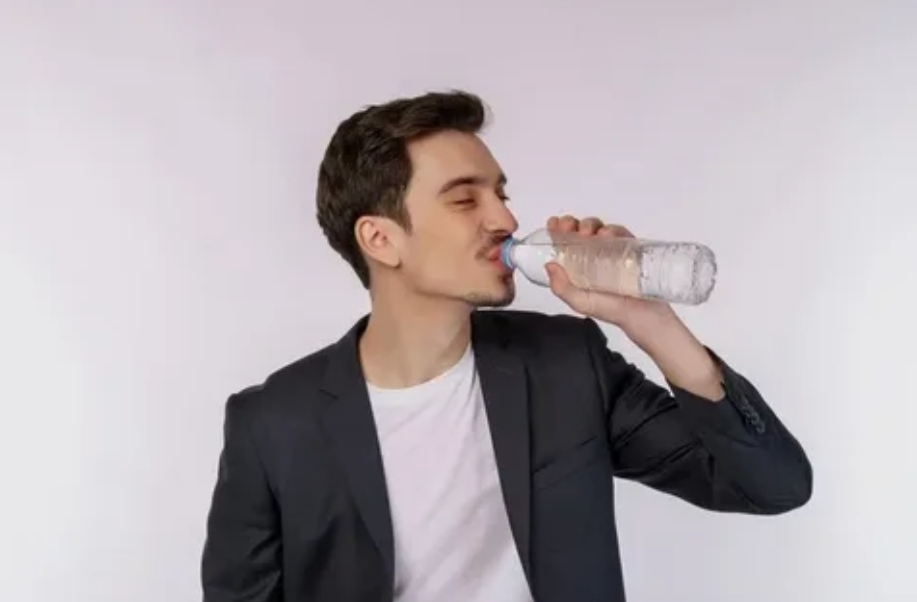 Почему нельзя пить много воды перед сном?