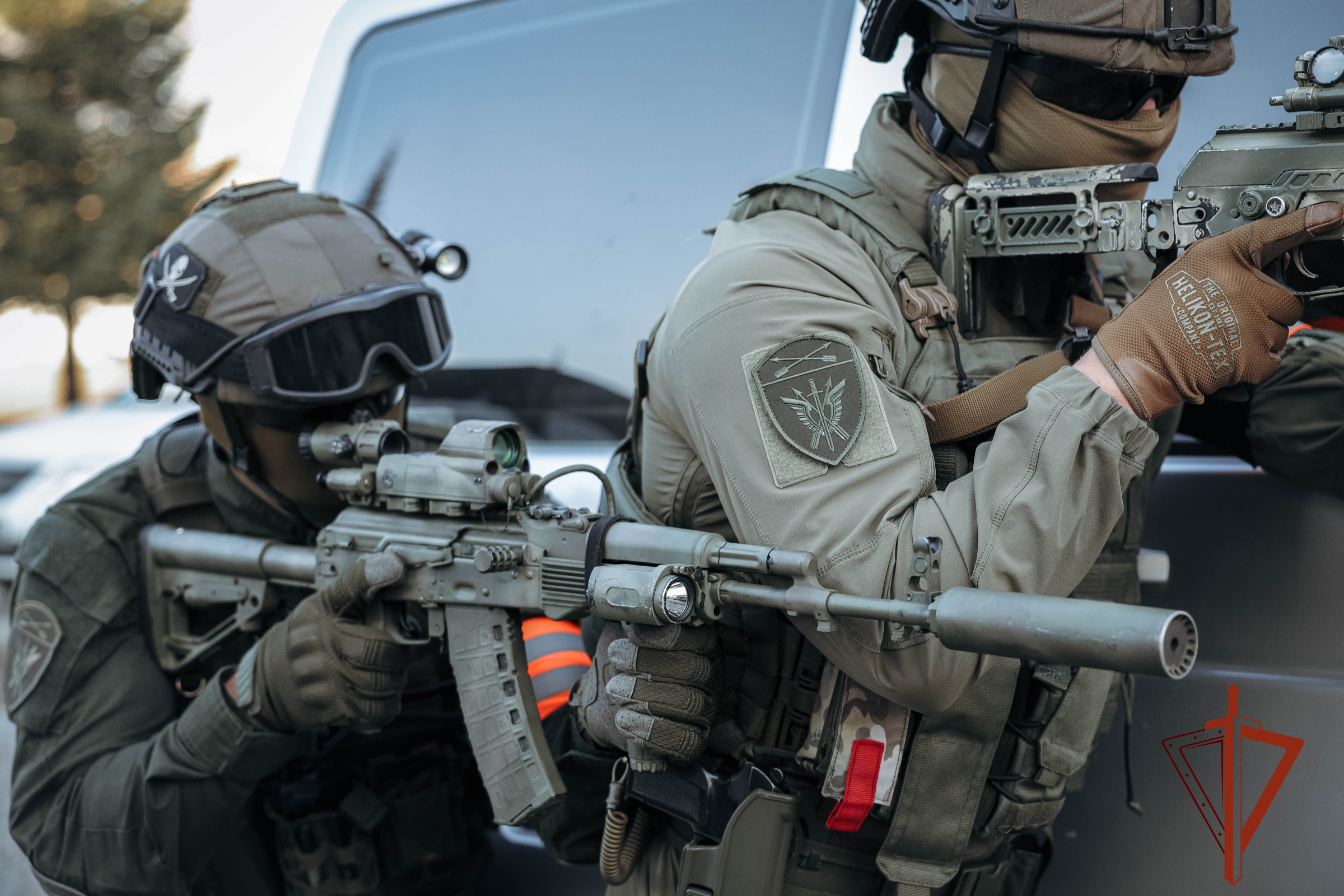 В Новосибирске при силовой поддержке СОБР задержан еще один подозреваемый в конфликте с использованием оружия В Новосибирске при силовой поддержке СОБР задержан еще один подозреваемый в конфликте с использованием оружия